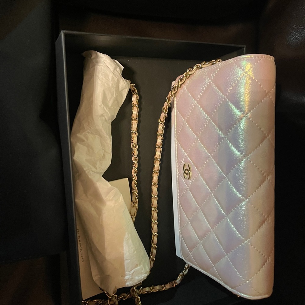 ❌SOLD❌🤍Chanel iridescent ivory New WOC🤍 - Picture 5 of 10